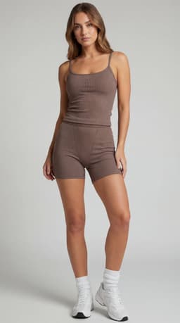 Athleisure sports set — neutral tone